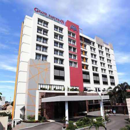 בנדונג Grand Pasundan Convention Hotel מראה חיצוני תמונה