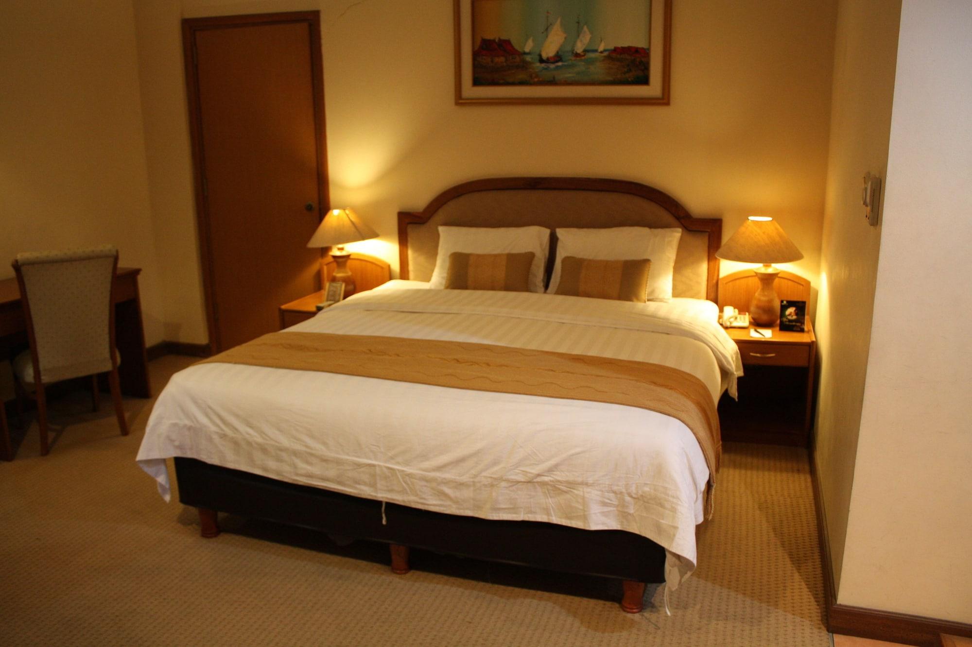 בנדונג Grand Pasundan Convention Hotel מראה חיצוני תמונה