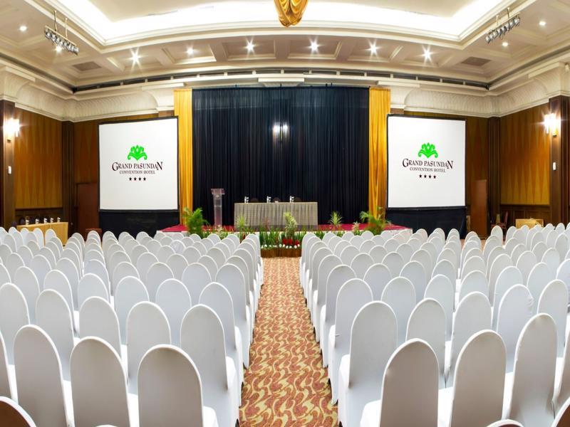 בנדונג Grand Pasundan Convention Hotel מראה חיצוני תמונה