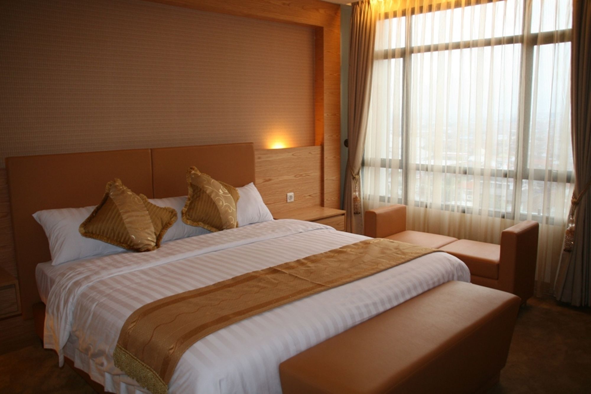 בנדונג Grand Pasundan Convention Hotel מראה חיצוני תמונה